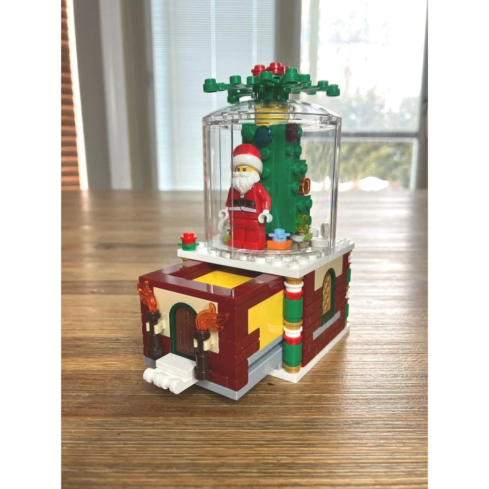 Lego 2016 Limited Edition‎ Santa Snowglobe 40223 Retired Collectible Christmas